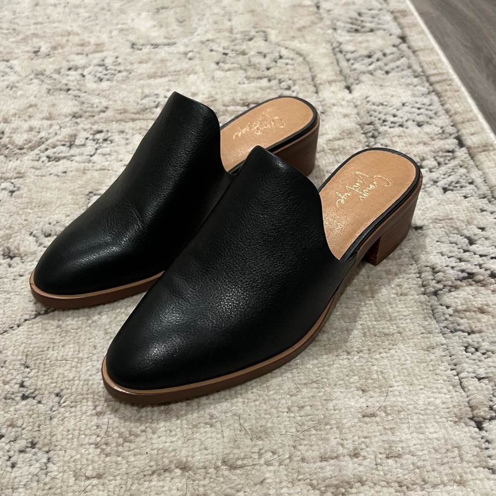 Crown vintage black leather mules size 6, worn once.
